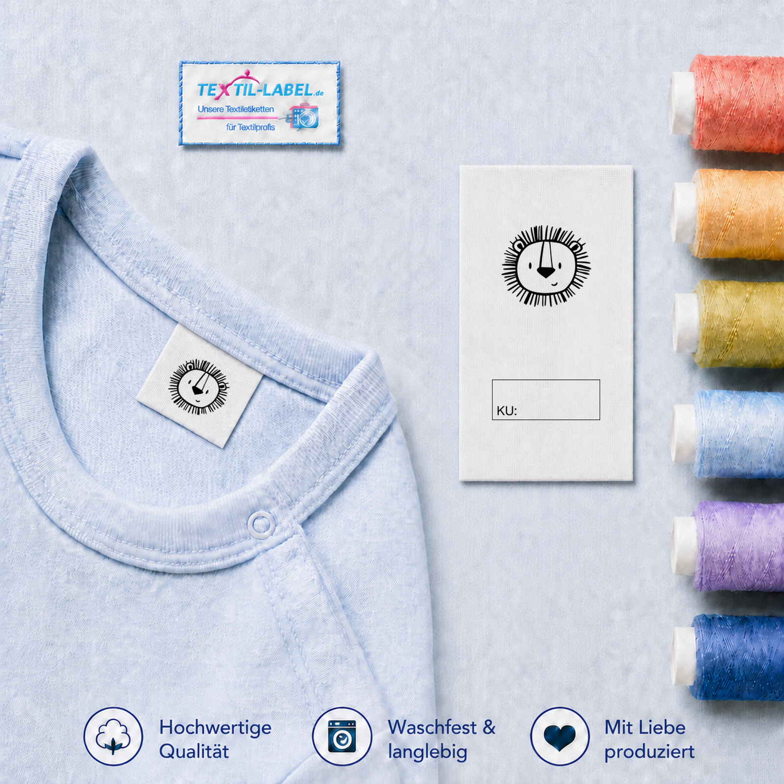 Textiletiketten mit Löwen Motiv zur Größenbeschriftung, Motiv von Näherei-Löwenjunges 3 Textiletiketten mit Löwen Motiv zur Größenbeschriftung, Motiv von Näherei-Löwenjunges · KU mit Kasten