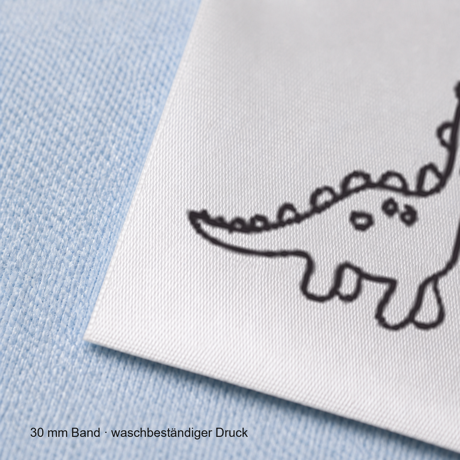 Textiletiketten mit Dino Brontosaurus Motiv zur Größenbeschriftung 6 Textiletiketten mit Dino Brontosaurus Motiv zur Größenbeschriftung – Materialqualität