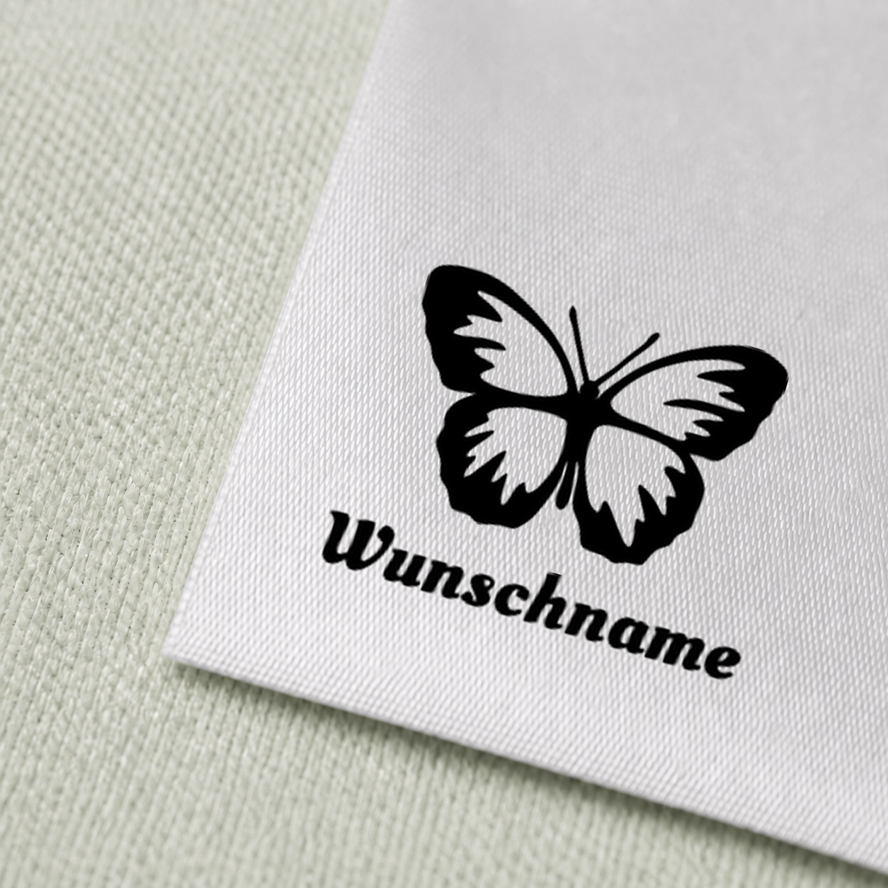 Individuelle Textiletiketten mit Schmetterling Motiv und Wunschnamen Namensetiketten 3 Druck und Satin im Detail