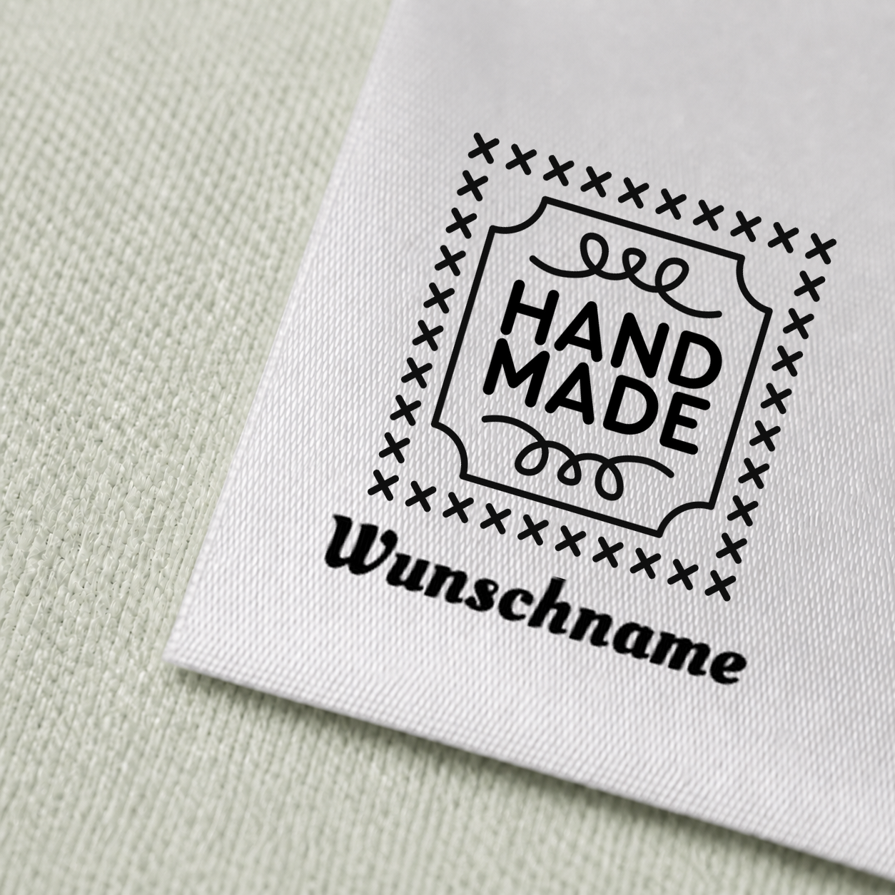 Textiletiketten mit Handmade Stich Motiv und Wunschnamen Individuelle Namensetiketten 3 Druck und Satin im Detail