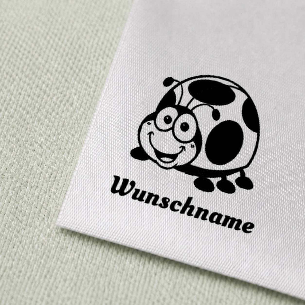 Individuelle Textiletiketten mit Marienkäfer Motiv und Wunschnamen Namensetiketten 3 Druck und Satin im Detail