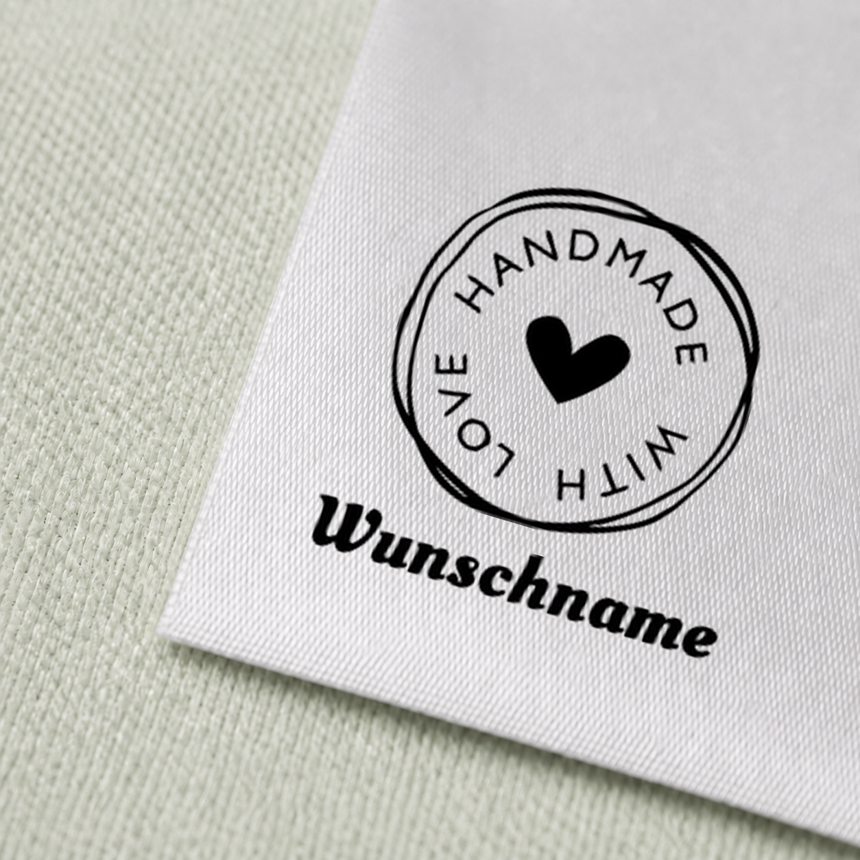 Individuelle Textiletiketten mit Herz Motiv und Wunschnamen Namensetiketten 3 Druck und Satin im Detail
